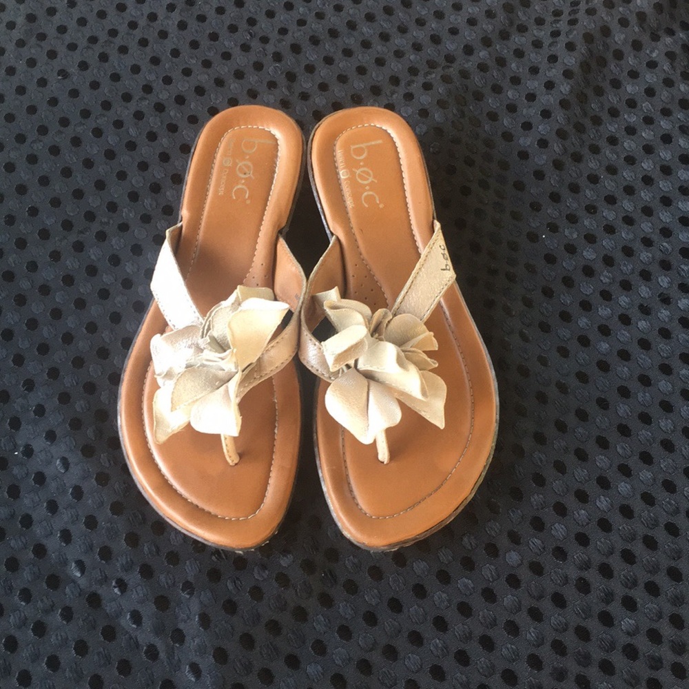 B.O.C. Flower Sandals size 8